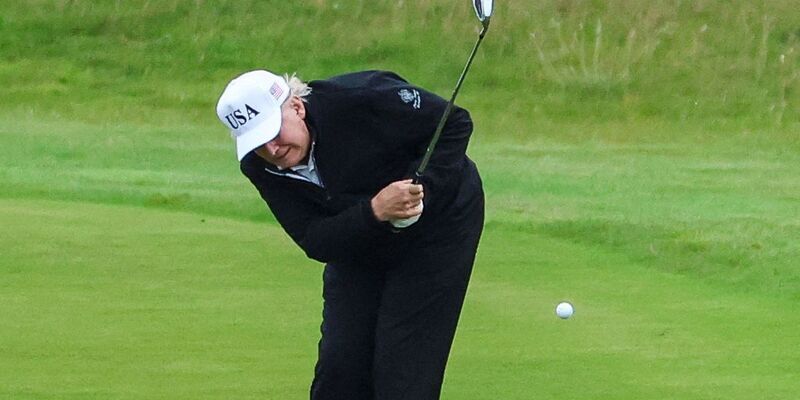 Trump Diduga Curang saat Main Golf di Skotlandia