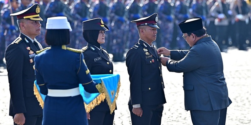 Prabowo Anugrahi Nugraha Sakanti kepada Divisi Humas Polri dan Enam Satker