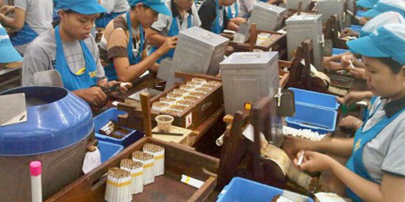 Bukan Hanya Penerimaan Negara, Rokok Ilegal Juga Ganggu Pabrik Patuh Cukai