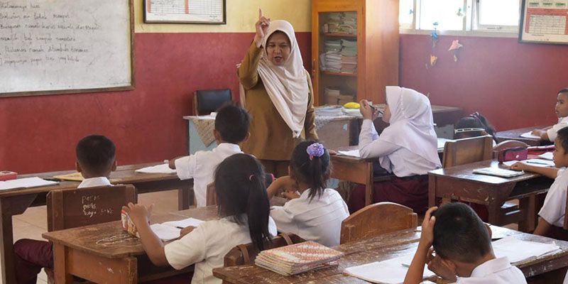 160 Guru Sekolah Rakyat Mundur Bareng, Komisi V DPR Buka Suara