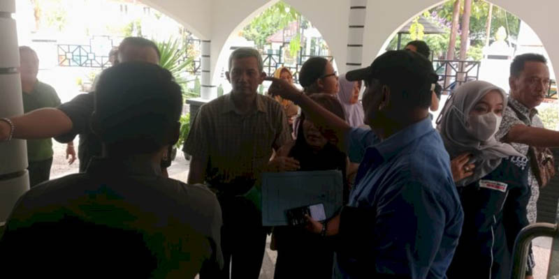 Kecewa Proses SPMB, Ratusan Walimurid Geruduk Kantor Dinas Pendidikan