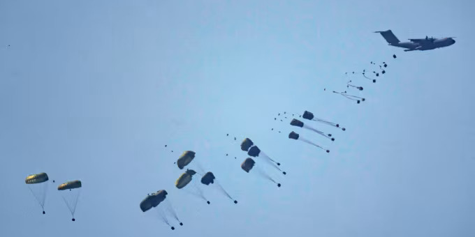 IDF Jatuhkan Bantuan ke Gaza dari Udara, PBB: Tidak Efisien dan Berisiko