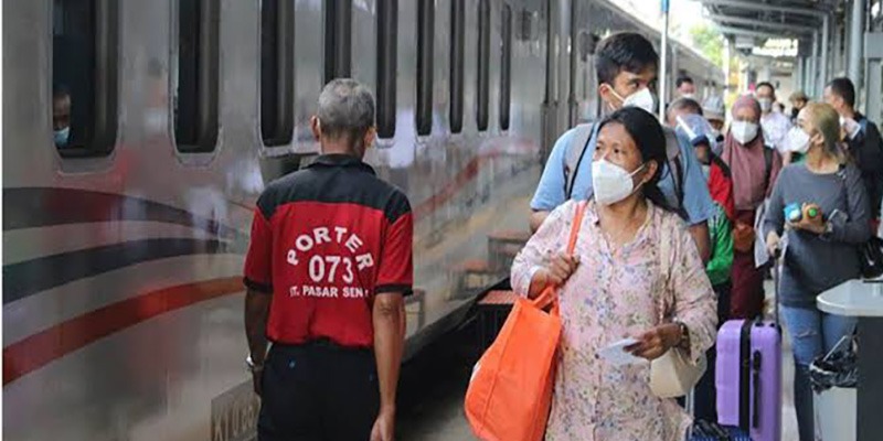 Jumlah Penumpang KA Lokal Tembus 27 Juta di Sepanjang Semester I 2025