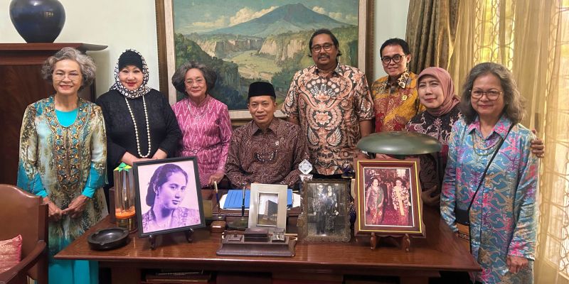 Disambut Tiga Putri, Wamenkop Ferry Juliantono Bertandang ke Rumah Bung Hatta