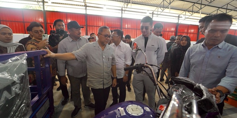 Zulhas Cek Kesiapan Kopdes Merah Putih Jelang Diresmikan Prabowo