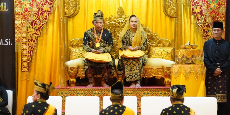 Kapolri Dianugerahi Adat Ingatan Budi LAM Riau