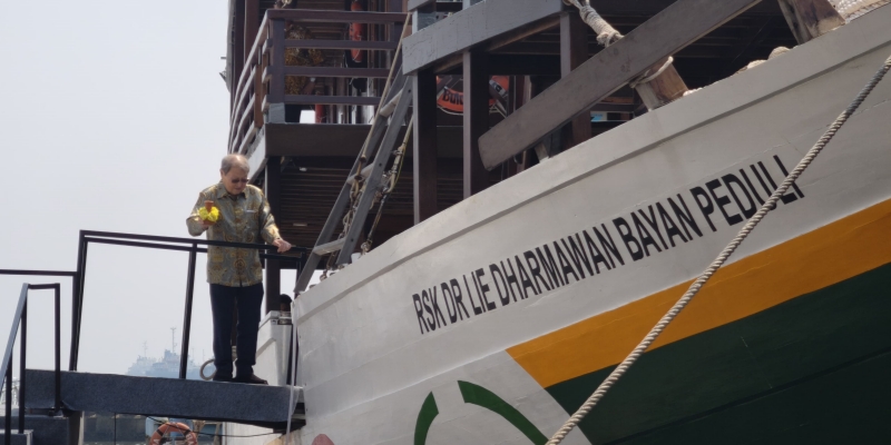 Lewat Rumah Sakit Kapal Dr Lie Dharmawan, Bayan Beri Kesehatan Gratis Wilayah 3T