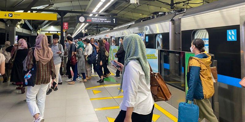 Jumlah Penumpang MRT Jakarta Tembus 21 Juta di Semester I 2025