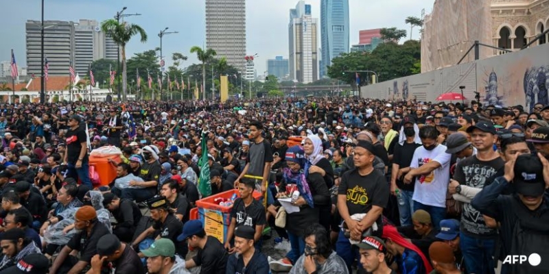 Biaya Hidup Melonjak, Ribuan Warga Malaysia Turun ke Jalan Desak PM Anwar Turun