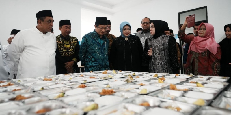 Dapur MBG Pertama di Bone Layani Ribuan Santri