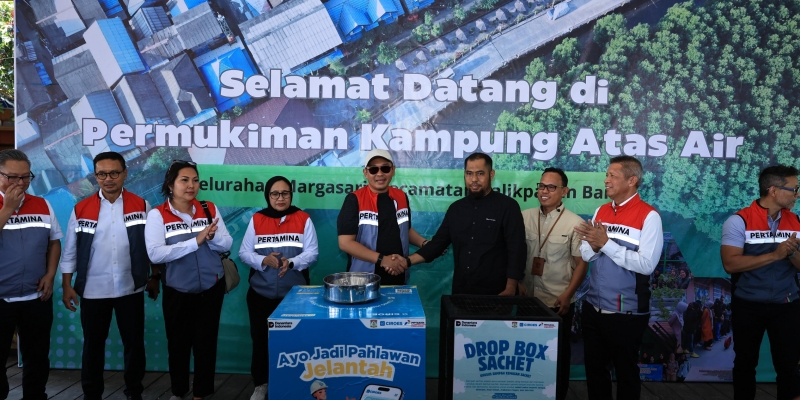 Hari Anak Nasional, Pertamina Bagikan Paket Seragam Sekolah di Balikpapan
