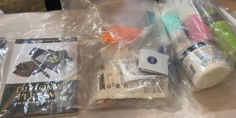 Polisi Tampilkan Barang Bukti Kasus Kematian Arya Daru, Terdapat Kondom