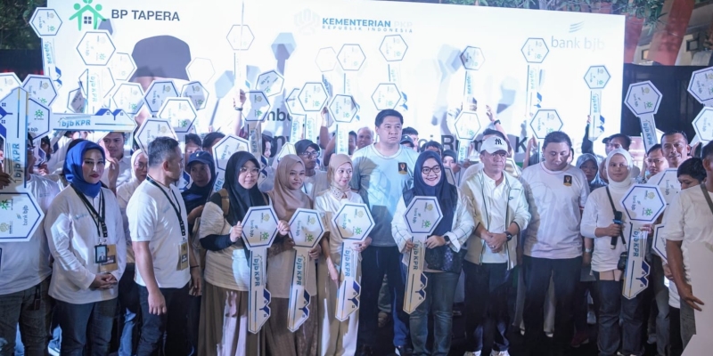 Kementerian PKP dan bank bjb Serahkan Kunci Rumah ke 100 Debitur