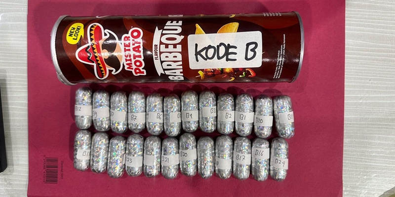 Selundupkan Sabu di Kaleng Cemilan, WN Pakistan Berurusan dengan Polisi