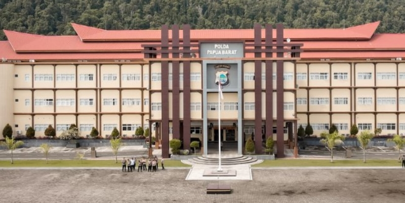 Jenderal Listyo Didesak Evaluasi Kapolda Papua Barat