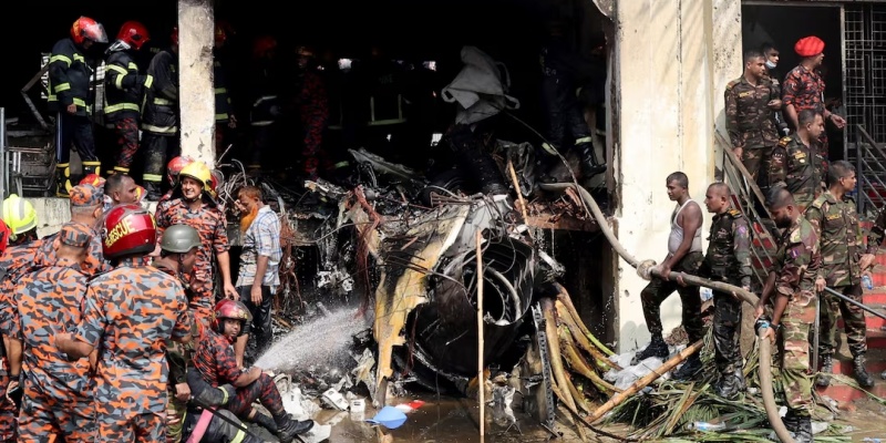 Jet Tempur Buatan China Jatuh di Sekolah, 19 Orang Tewas