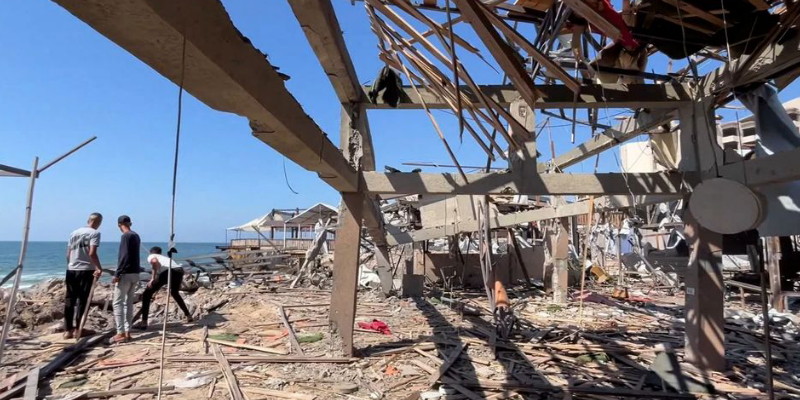 Bom Israel Hantam Kafe Tempat Nongkrong Jurnalis di Gaza, Puluhan Tewas