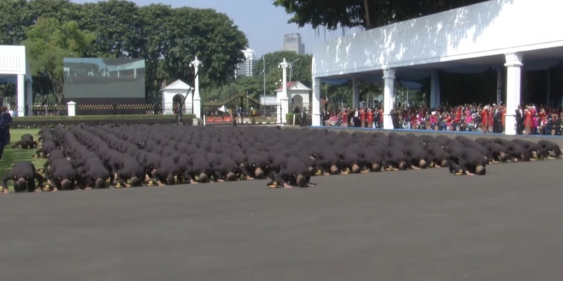 Perwira Polri Tutup Selebrasi Paspra 2025 dengan Sujud, Tanda Siap Mengabdi