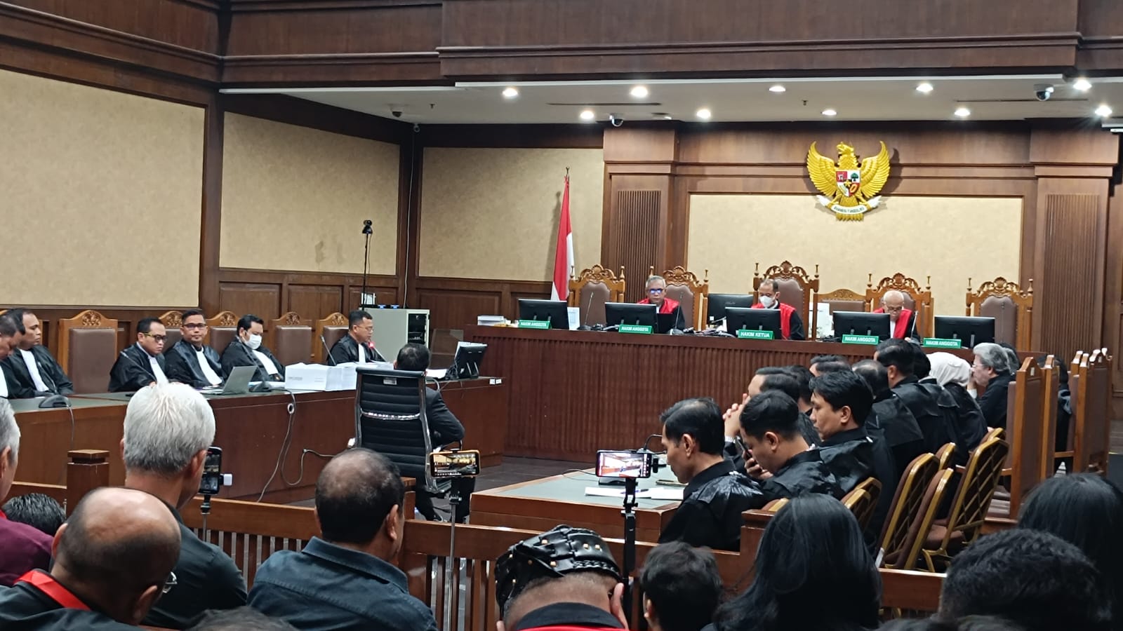 Jaksa Heran Hasto Kristiyanto Urus Larung Baju Staf