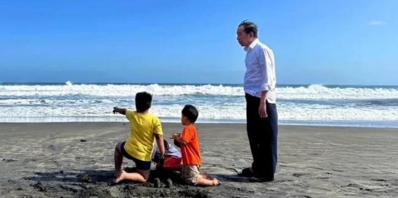 Buni Yani: Pulang Liburan dari Bali Jokowi Tak Hepi