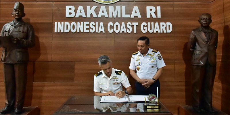 RSN Sambangi Markas Bakamla Perkuat Kerja Sama Maritim Kawasan