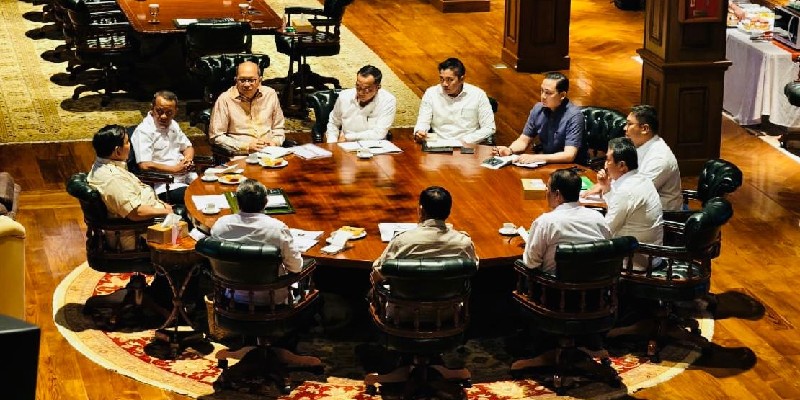Prabowo Kumpulkan Menteri hingga Dirut BUMN di Hambalang