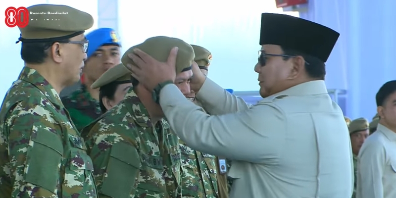 Prabowo Ungkap Alasan Menteri Kenakan Seragam Loreng di Upacara Kehormatan Militer Batujajar