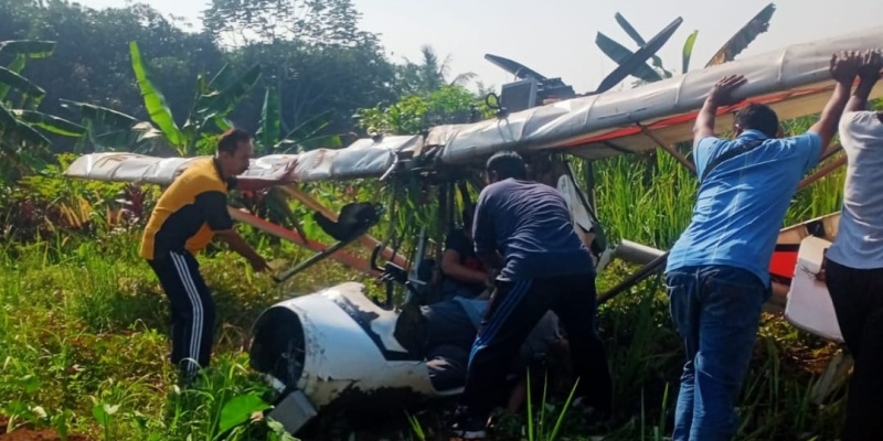 Evakuasi Korban Pesawat Jatuh di Bogor