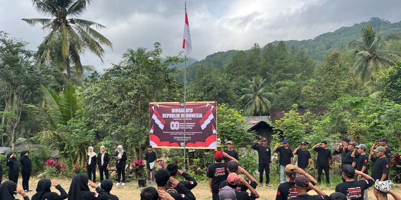 Nasionalisme Tetap Menyala Meski Warga Mbaung Hidup Tanpa Listrik