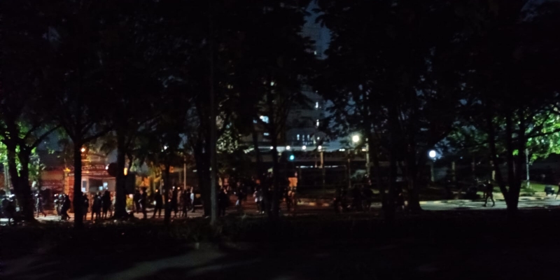 Area Mapolres Metro Bekasi Kota Mulai Gelap