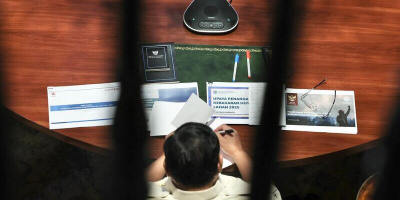 Ratas Akhir Pekan, Prabowo Soroti Penurunan Karhutla 2025 Jadi 8.955 Hektare