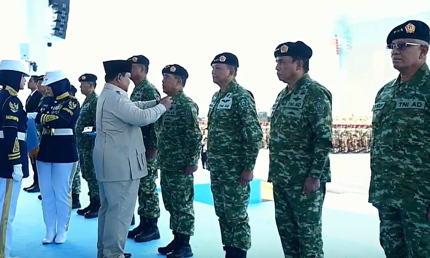Tujuh Purnawiran TNI Terima Jenderal Kehormatan Bintang Tiga dan Dua, Ini Daftarnya