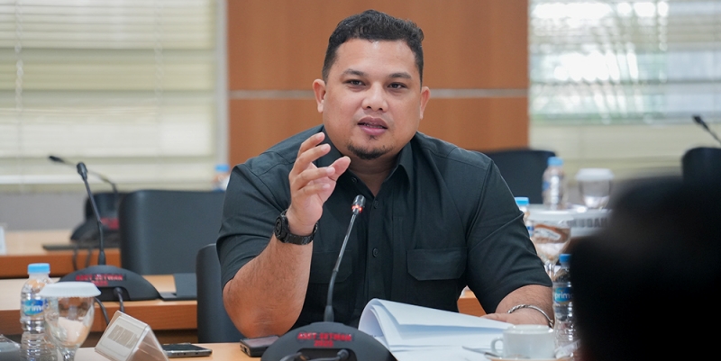 Trotoar TB Simatupang Bukan untuk Kendaraan!