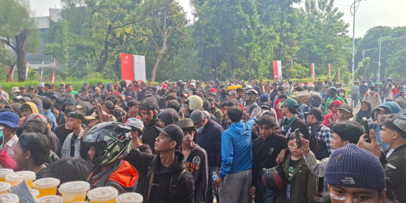 DPR Pengecut Hadapi Rentetan Demo