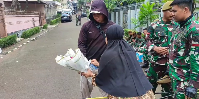 Seorang Ibu Titip Buket Bunga ke Rumah Sri Mulyani yang Dijarah Massa