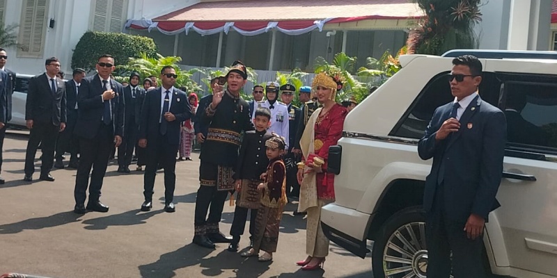 Gibran Boyong Keluarga Pakai Baju Adat Kerawang Gayo