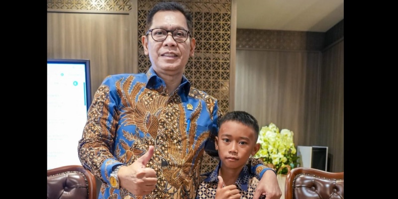 Adies Kadir Dukung Raihan Bocah Pemanjat Tiang Bendera Raih Cita-cita