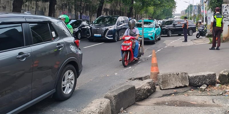 Trotoar jadi Jalur Kendaraan di TB Simatupang Tak Ganggu Pejalan Kaki