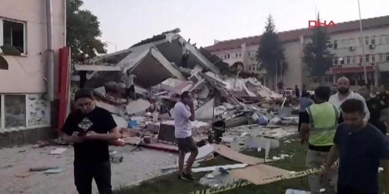 Gempa Magnitudo 6,1 Guncang Turki Barat: 1 Tewas, Puluhan Terluka