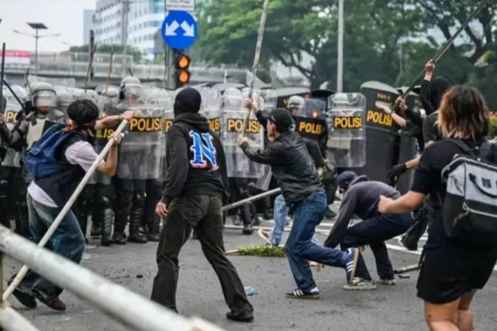 Aksi Brutal DPR, Antara Aspirasi Murni dan Agenda Oligarki