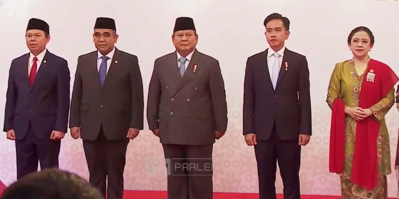 Prabowo dan Gibran Kompak Pakai Setelan Jas di Senayan