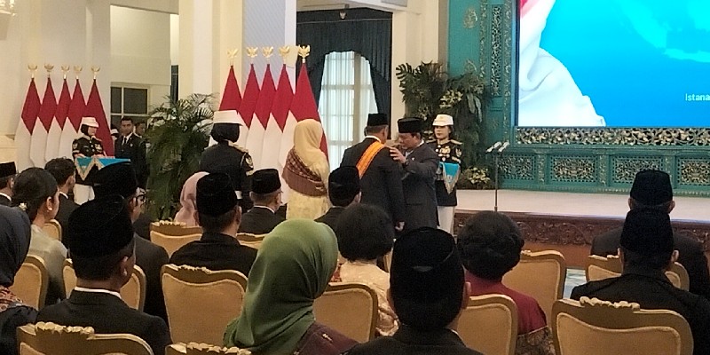 Prabowo Anugerahkan Tanda Kehormatan ke 141 Tokoh RI