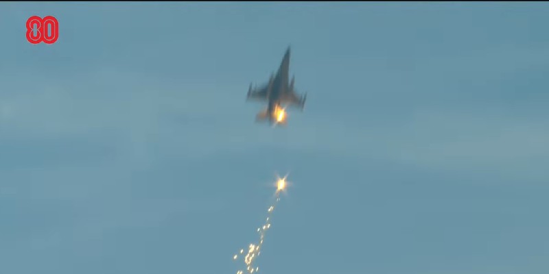 Aksi Spektakuler F-16 Semarakkan Merdeka Run 8.0 K