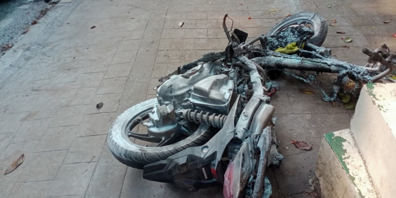 Aparat kepolisian dibantu TNI menghadapi para pendemo di Gedung DPR, senin 25 Agustus 2025 (Foto: RMOL/Faisal Aristama)