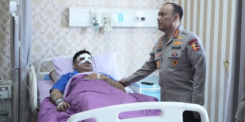 Wakapolri Kunjungi Korban Unjuk Rasa DPR di RS Bhayangkara
