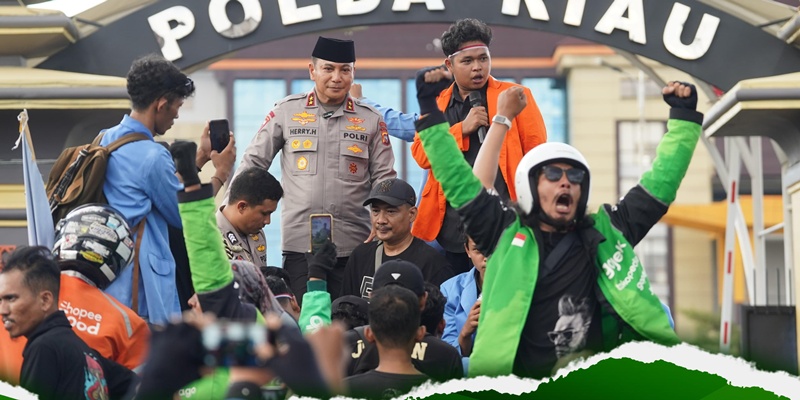 Kapolda Riau Temui Massa Aksi Hingga Ajak Tahlilan Bersama