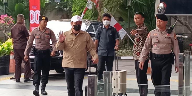 Ajudan Bupati Koltim Ikut Diangkut ke Gedung KPK