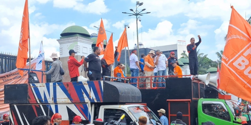 Buruh Mulai Padati Gedung DPR, Ini Tuntutan Demonya