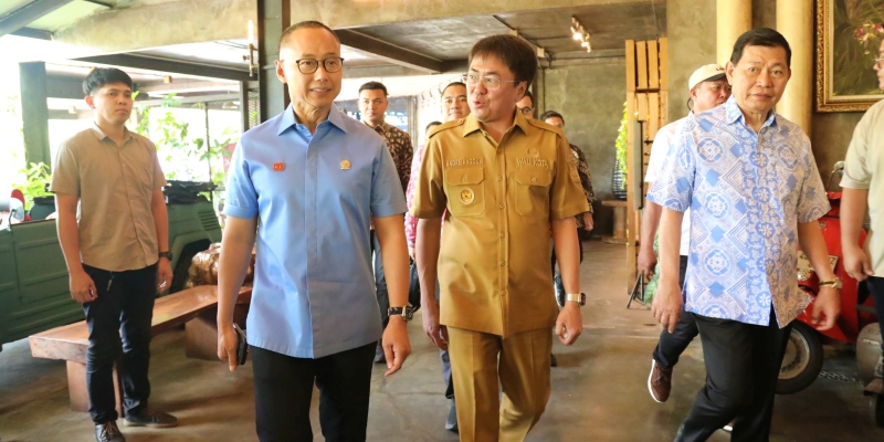 Inisiatif Bantu Pemda Atasi Sampah, Eddy Soeparno Bertandang ke Manado