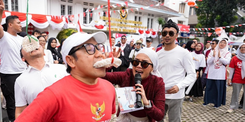 Cak Imin Ikutan Lomba Makan Kerupuk hingga Tarik Tambang